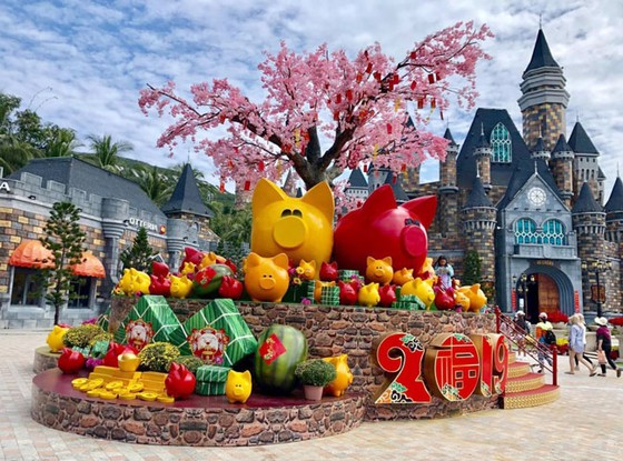 Háo hức đón Tết Việt, nghỉ lễ Âu ở Vinpearl Nha Trang